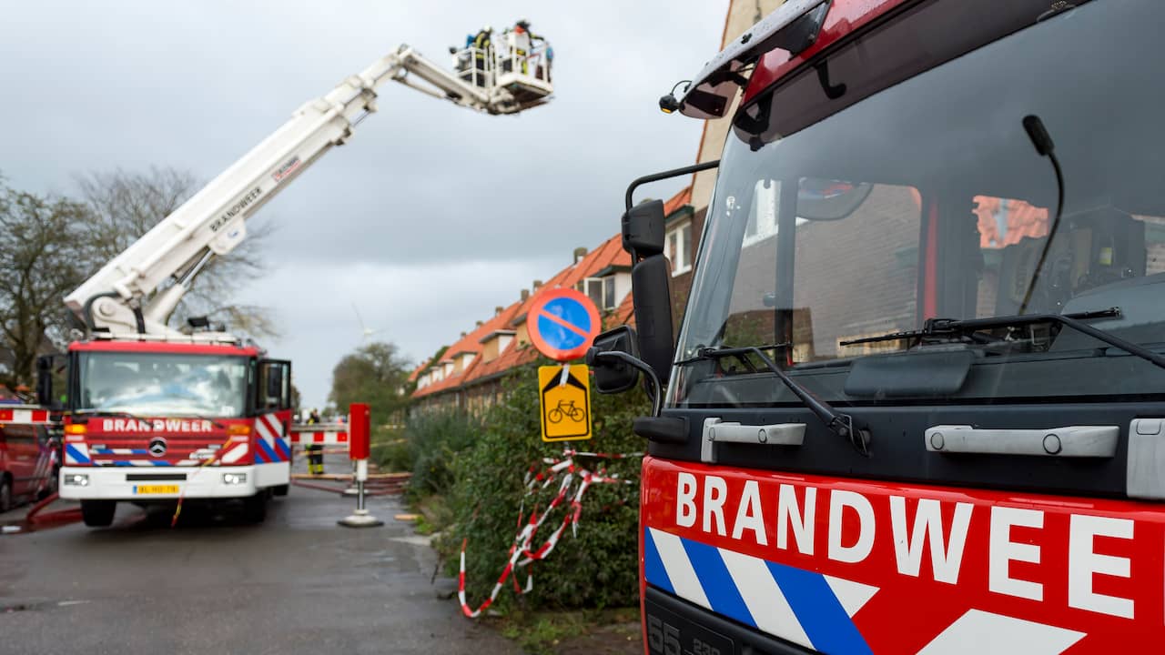gelei Justitie in het geheim Brandweer redt vrouw die huissleutels was vergeten en op dak was geklommen  | NU - Het laatste nieuws het eerst op NU.nl
