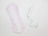 Gebrek aan geld voor tampons en maandverband speelt ook in Nederland