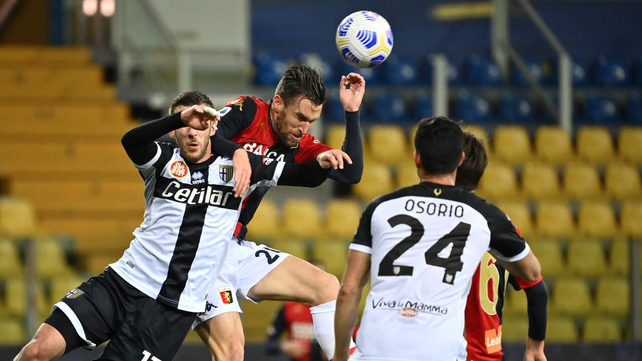 Kevin Strootman had een basisplaats bij Genoa.