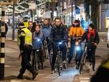 Politie in Utrecht deelt fietslampjes uit in plaats van bekeuringen