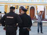 Russische journaliste steekt zichzelf in brand voor ministerie en overlijdt