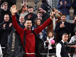 Djokovic wint pas om 3.06 uur op Roland Garros: 'Ben tot het uiterste gegaan'