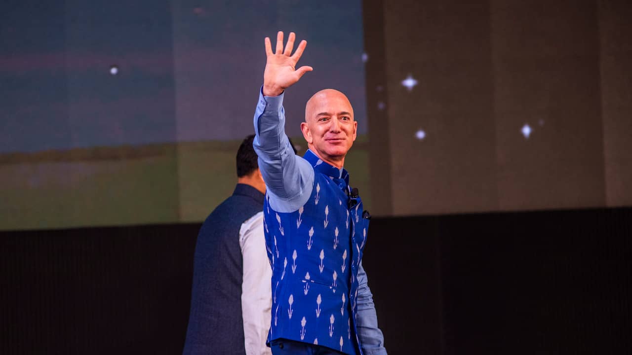 Jeff Bezos vede evaporare in poche ore almeno 10 miliardi a causa del calo del prezzo di Amazon |  Economia