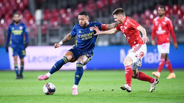 Aanvoerder Memphis Depay hielp Olympique Lyon aan een nieuwe overwinning.