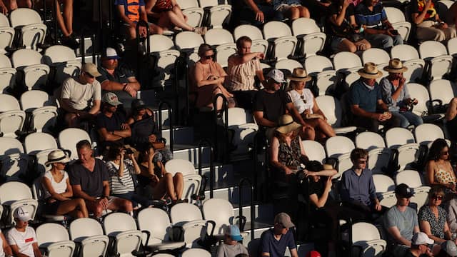 Op de tribune van de Rod Laver Arena zaten de nodige toeschouwers. In de eerste week van de Australian Open zijn per dag 30.000 fans welkom.