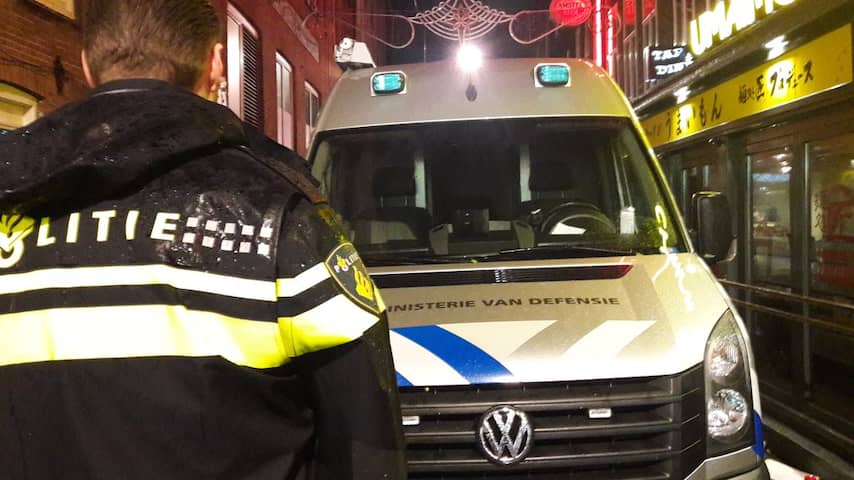 Politie vermoedt link tussen daders neerleggen handgranaten in Amsterdam