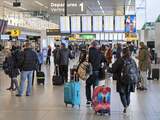 Schiphol beperkt aantal reizigers op ochtenden in meivakantie