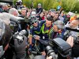 Emotionele Valverde draagt zege en prijzengeld op aan Scarponi