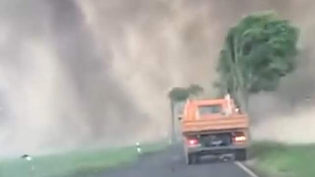 Tornado raast langs Limburgse grens; straten staan blank