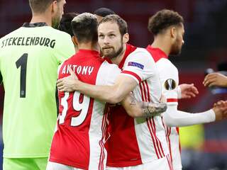 Vraagteken Blind verhoogt defensieve zorgen Ajax voor topper met PSV