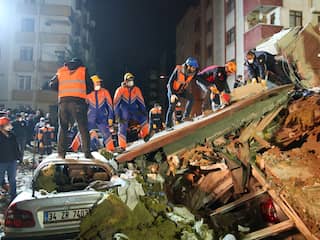 Dodental door instorten flatgebouw in Istanboel stijgt naar drie