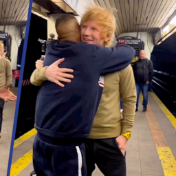 Video | Ed Sheeran verrast bekende metrozanger in New York