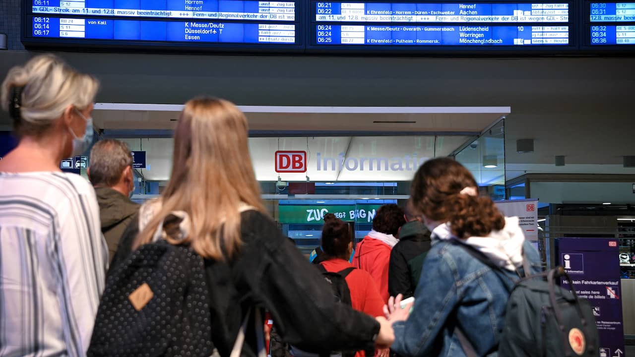 Deutsche Bahnen dank günstiger ÖPNV-Tickets voller, aber Pkw-Nutzung nicht rückläufig |  JETZT
