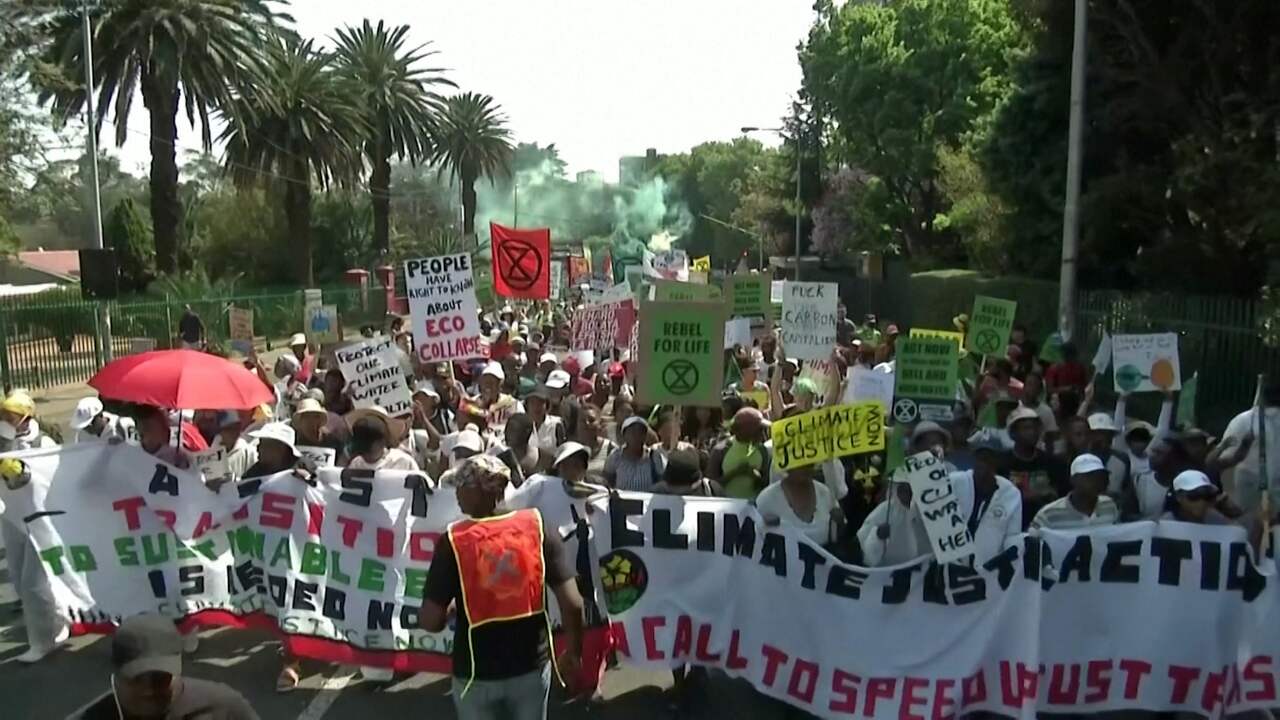 Compilatie: Mensen staken massaal wereldwijd voor klimaat