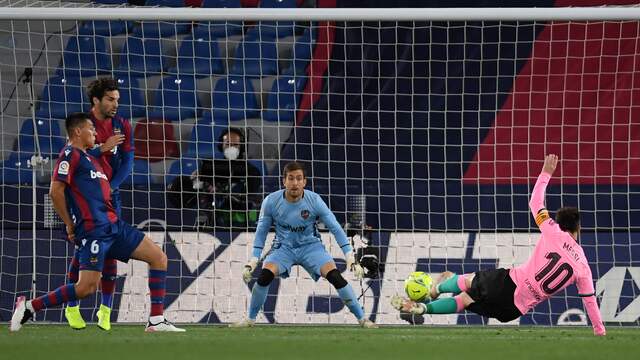 Lionel Messi zorgde met een fraai doelpunt voor zijn 29e competitietreffer dit seizoen.