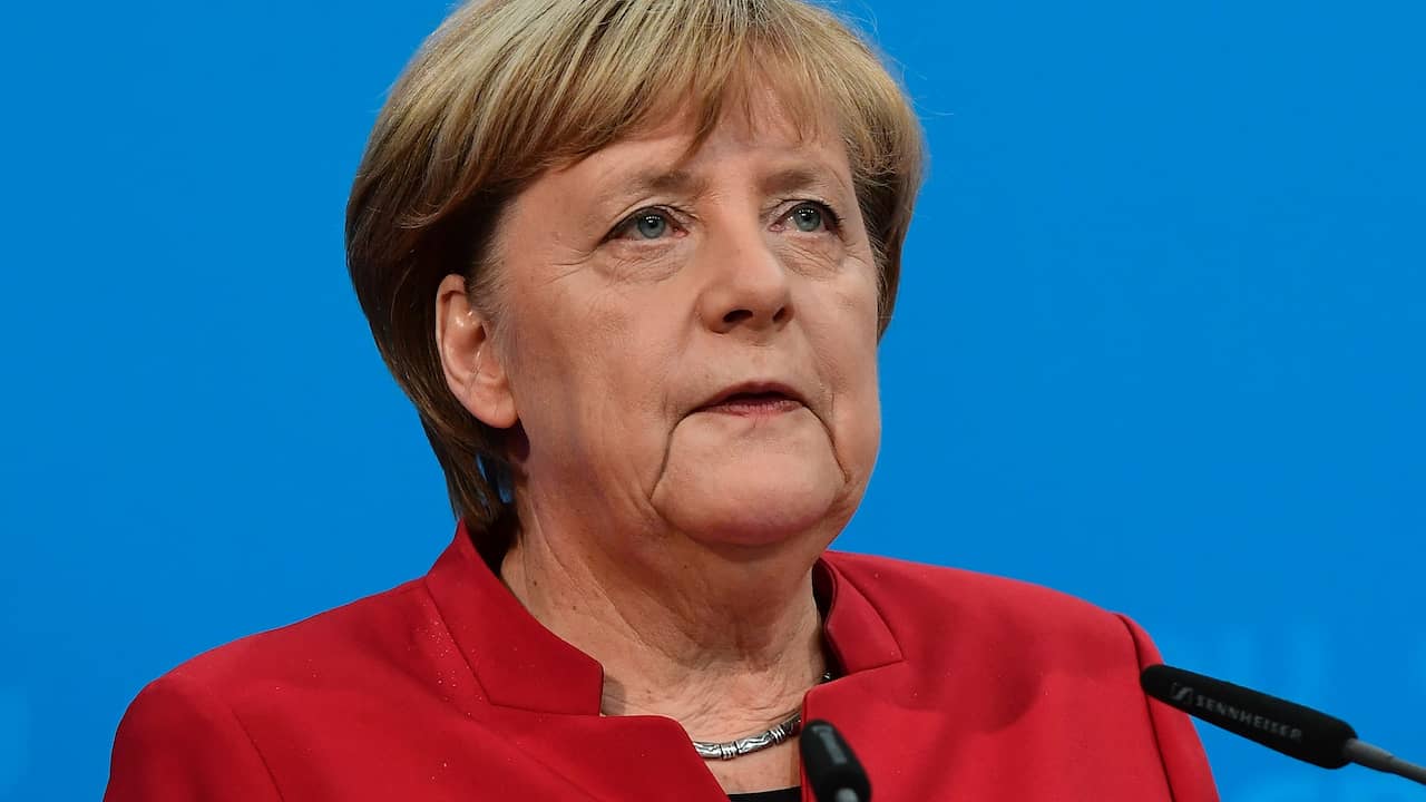 Angela Merkel gaat op voor een vierde termijn als bondskanselier van Duitsland. Dat zei zij vandaag bij een persconferentie in Berlijn.
