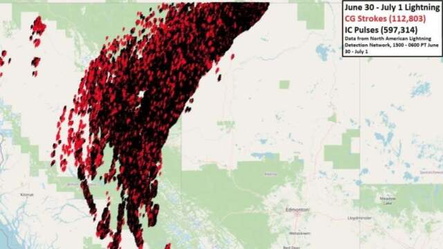 In de rookwolken boven de Canadese provincies Brits-Columbia en Alberta werden in 15 uur tijd ruim 7.000 bliksemschichten waargenomen. Ruim 1.200 sloegen in de grond, met risico op extra bosbranden.