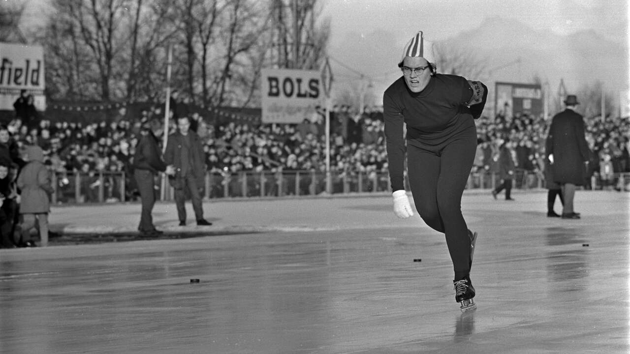 Stien Kaiser tijdens het NK allround van 1965, waar ze haar titel prolongeerde.