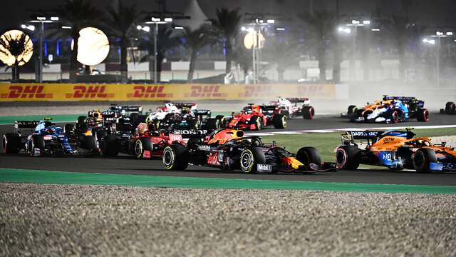Verstappen lag na de eerste bochtensectie al vierde.