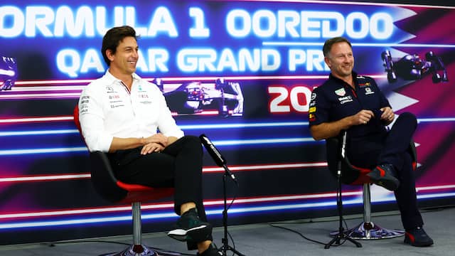Toto Wolff (l) en Christian Horner (r) gingen tijdens een gespannen mediasessie in op het afgewezen protest.