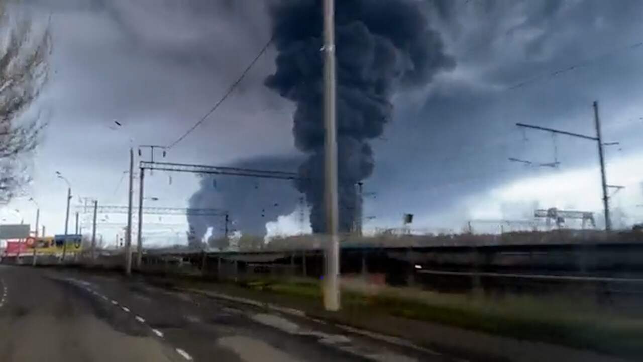 Beeld uit video: Dikke rookpluimen boven havenstad Odesa na Russische aanval