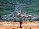 Nederlandse onderzoekers ontdekken dat zonlicht plastic in oceanen kan afbreken