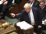 Steun voor Johnson slinkt verder, maar premier zet hakken in het zand