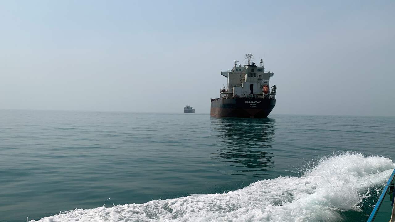 Armed Men Board Oil Tanker in Gulf of Oman, UKMTO Reports Change in Course Toward Iranian Waters