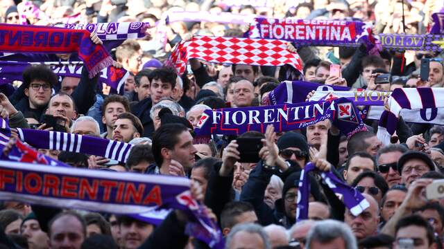Maar liefst 7000 Fiorentina-fans namen afscheid van hun idool.