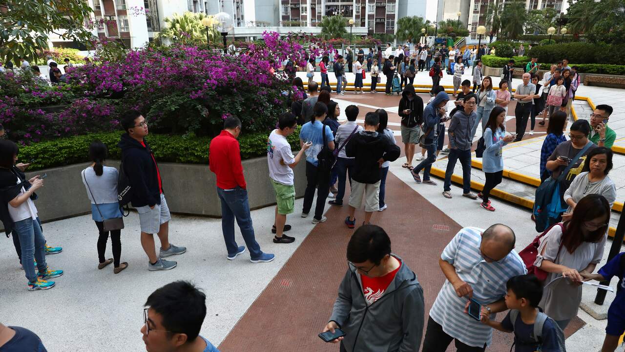 Recordaantal Hongkongers leidt tot lange rijen bij stembussen