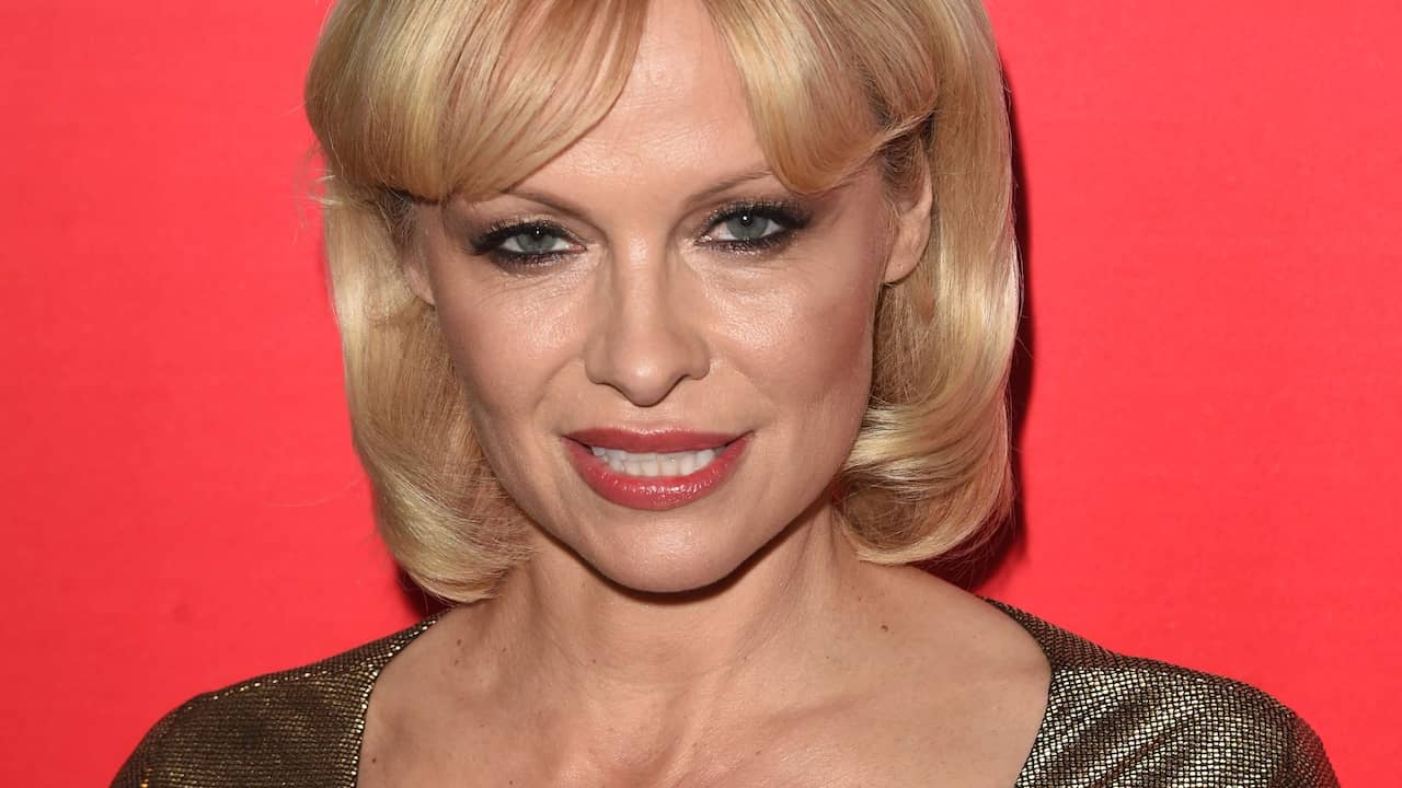 Pamela Anderson poseert weer naakt | Achterklap | NU.nl