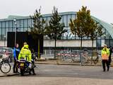 De gemeente Woerden heeft extra veiligheidsmaatregelen rondom de sporthal genomen. Zo is er nu permanent politietoezicht en wordt de ingang extra beveiligd met camera's.
