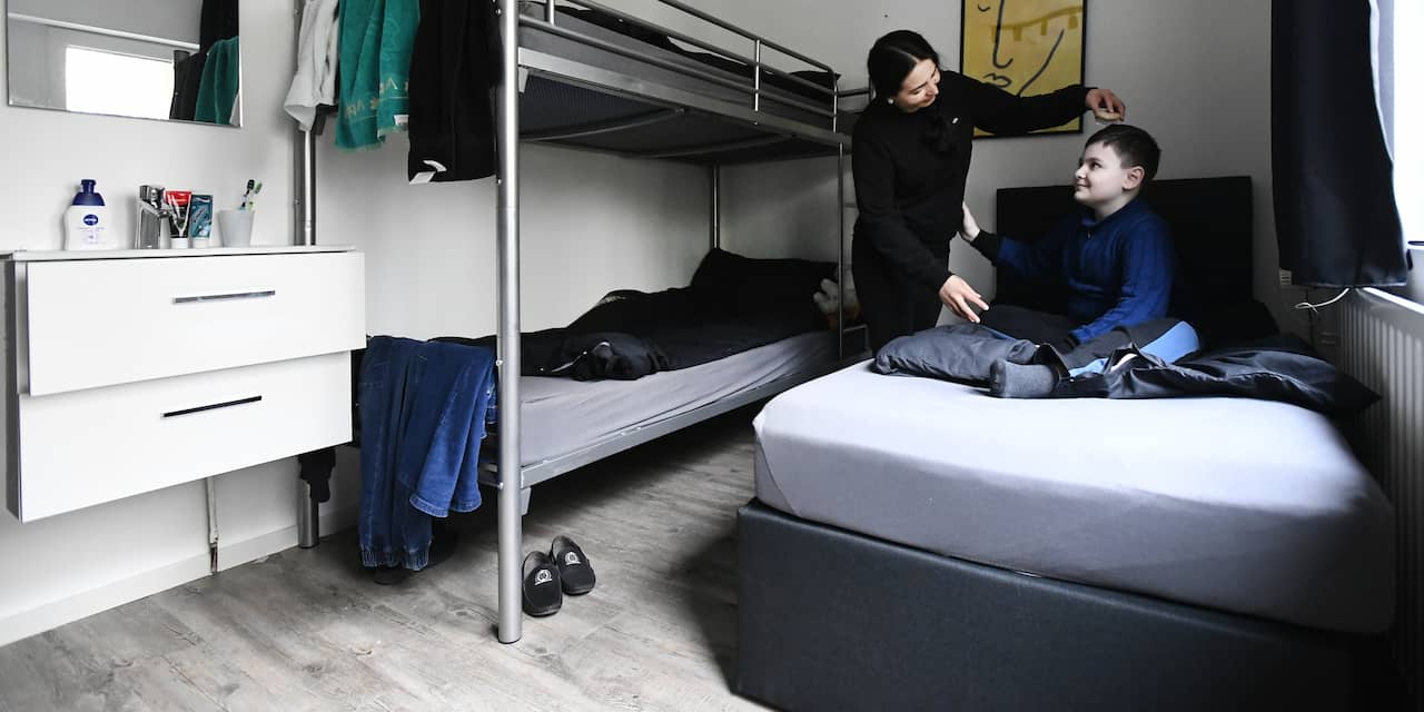 Waarom Oekraïners wel een bed krijgen terwijl asielzoekerscentra uitpuilen