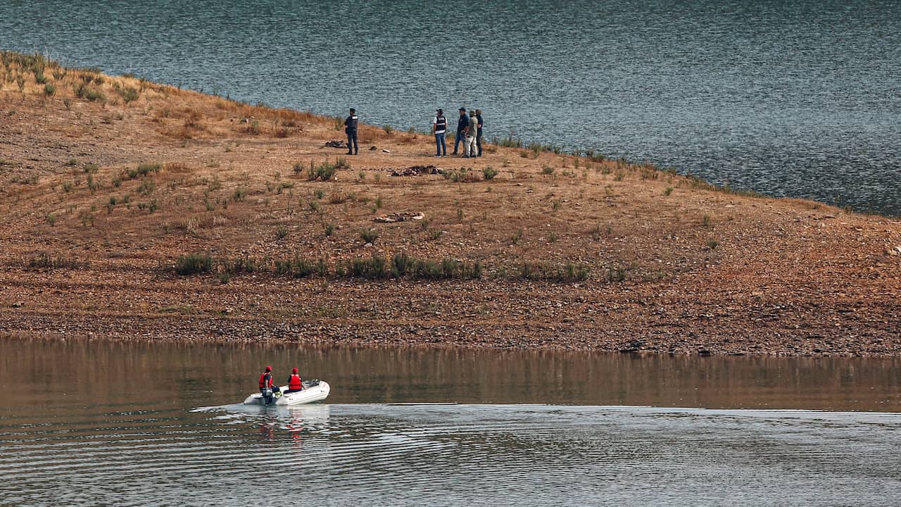 Beeld uit video: Politie zoekt bij Portugees stuwmeer naar Madeleine McCann