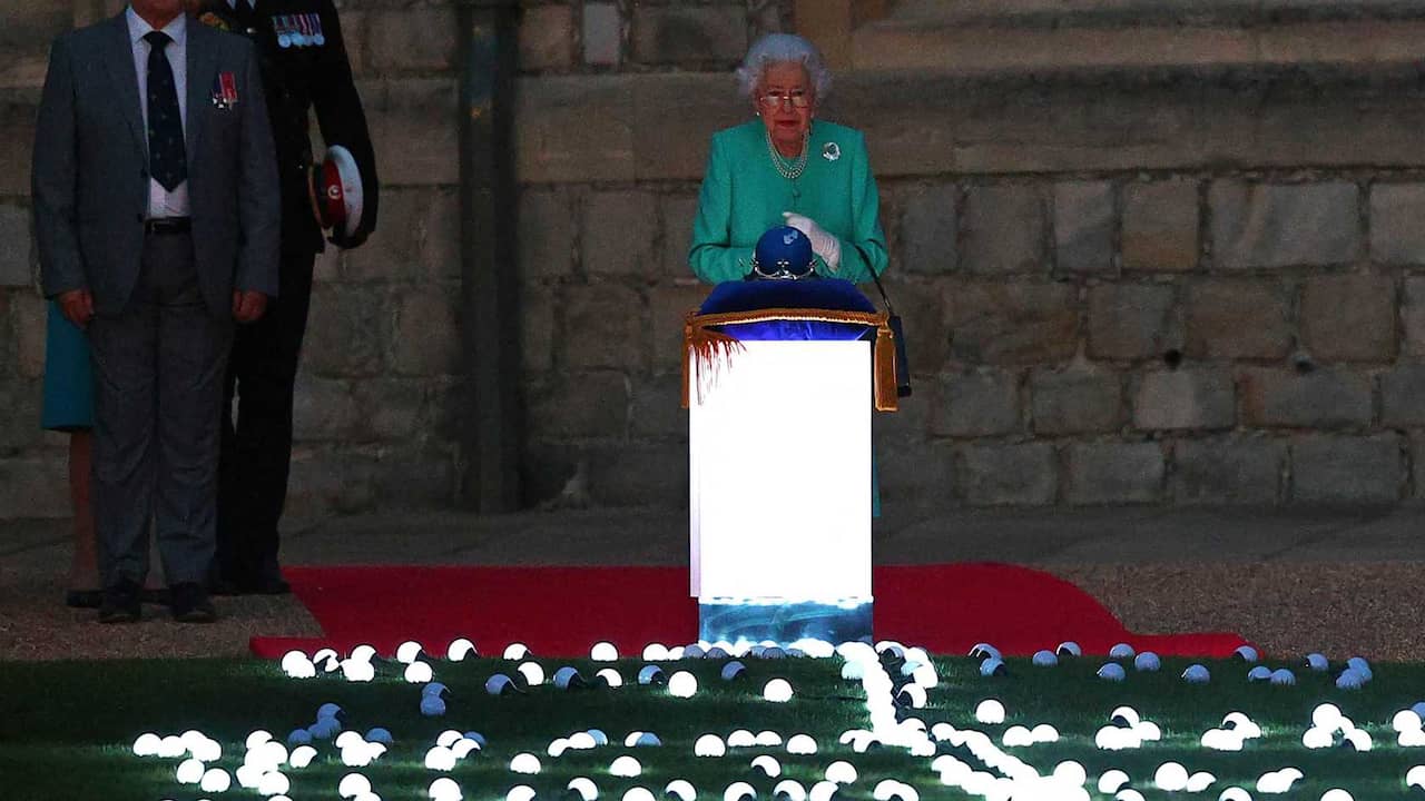 Celebrating Elizabeth lighting a flare at Buckingham Palace |  NOW