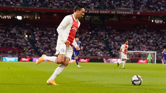 Steven Berghuis werd niet massaal uitgefloten tijdens zijn eerste wedstrijd als Ajax-speler in de Johan Cruijff ArenA.