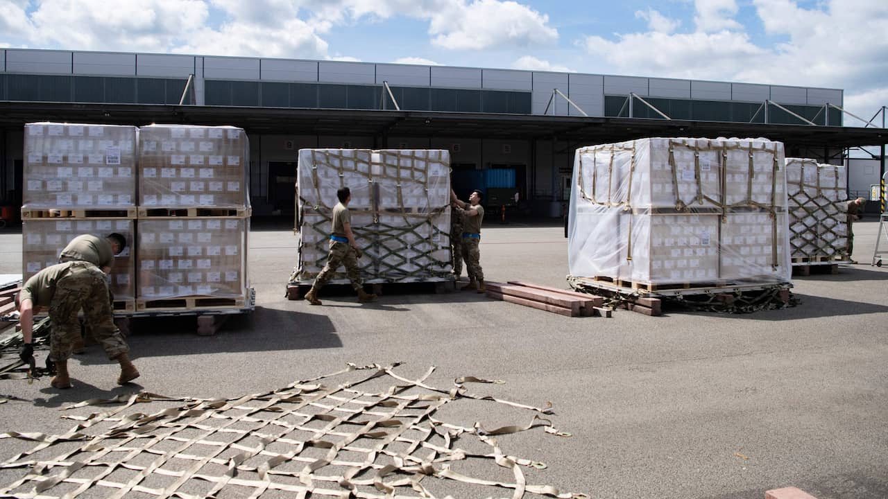 First shipment of European baby food arrives in US to solve shortage |  NOW