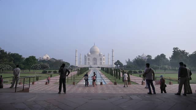De Taj Mahal is een van de populairste toeristische trekpleisters van India.