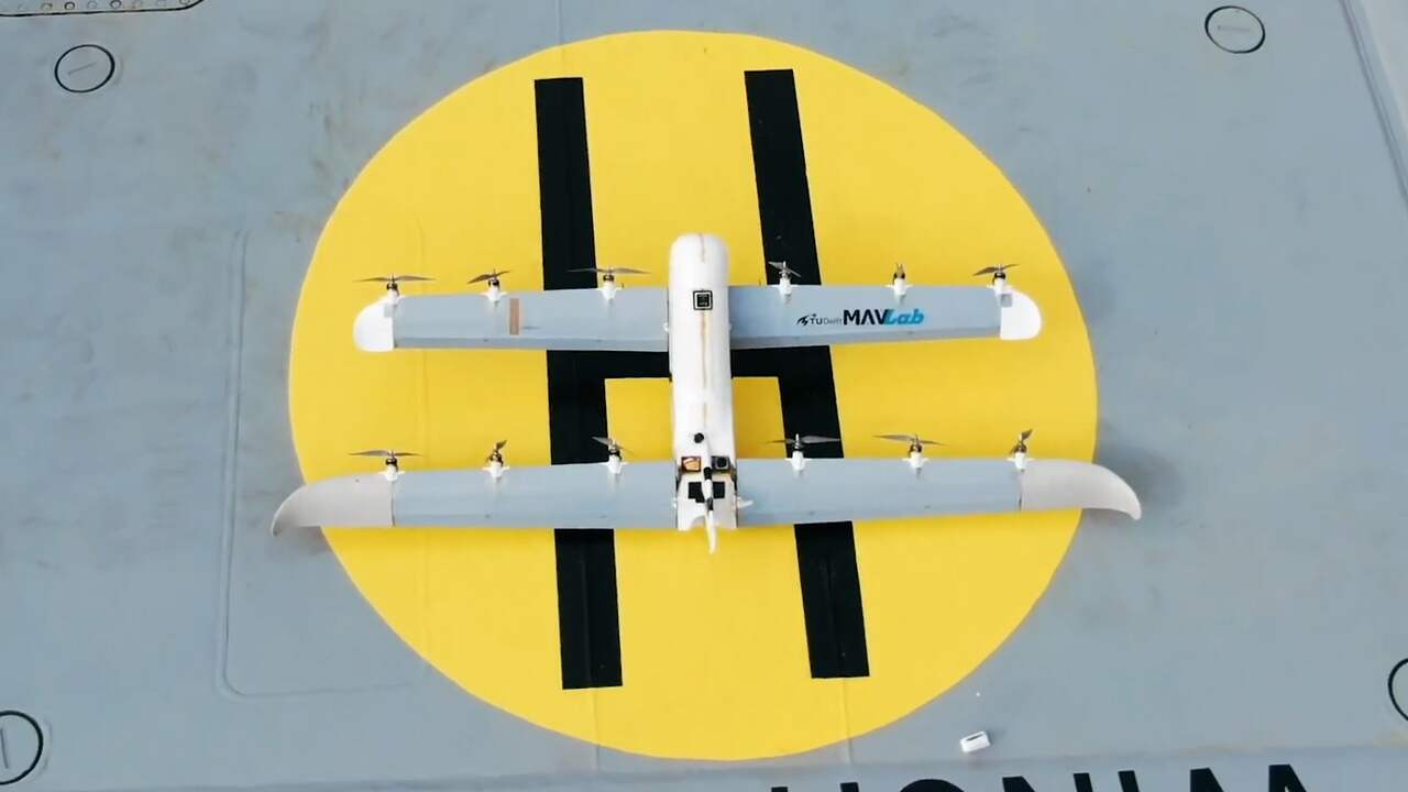 Beeld uit video: 'Waterstofdrone' TU Delft stijgt verticaal op en blijft uren in de lucht