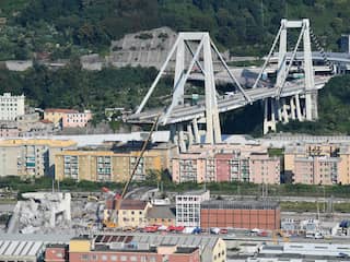 Brandweer staakt werk bij ingestorte brug Genua vanwege instortingsgevaar