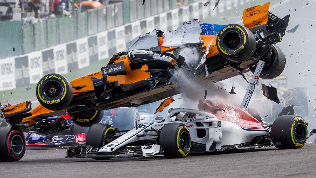 De crash van Fernando Alonso en Charles Leclerc in 2018.