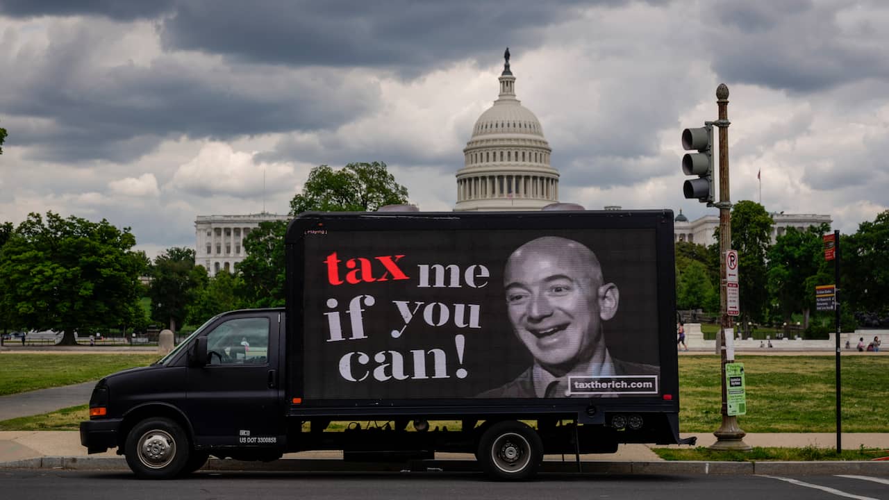 Bezos wordt ervan beschuldigd belasting te ontwijken.