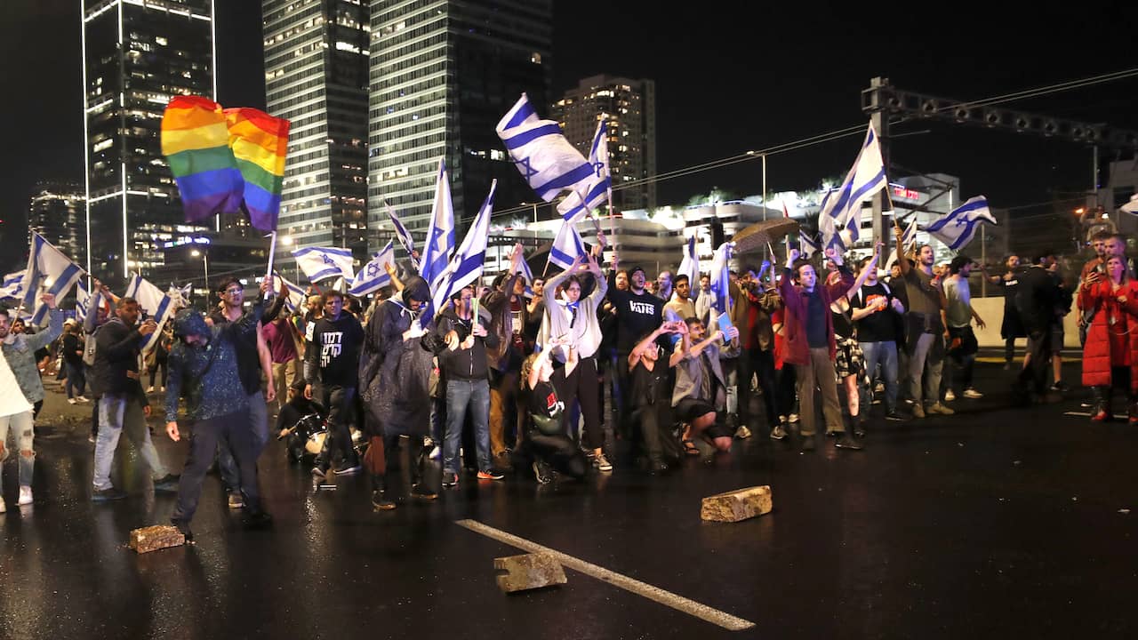 Large protests in Israel despite the delay in legal reforms |  outside
