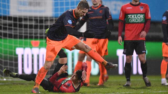Fortuna-aanvaller Sebastian Polter veroorzaakte een strafschop.