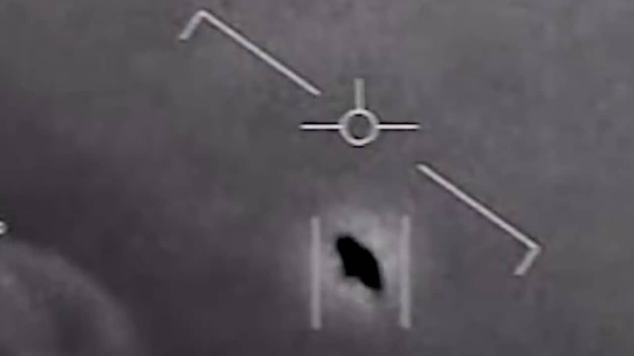 Beeld uit video: Amerikaanse marine onderzoekt beelden van 'ufo's'