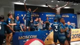 Franse spelers bestormen persconferentie na WK-winst