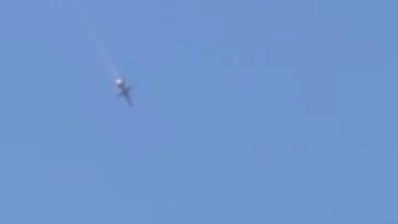 Beeld uit video: Turkije schiet gevechtsvliegtuig neer