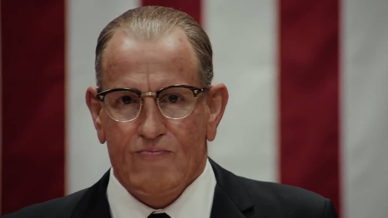 Beeld uit video: Woody Harrelson kruipt in de huid van Lyndon B. Johnson in LBJ
