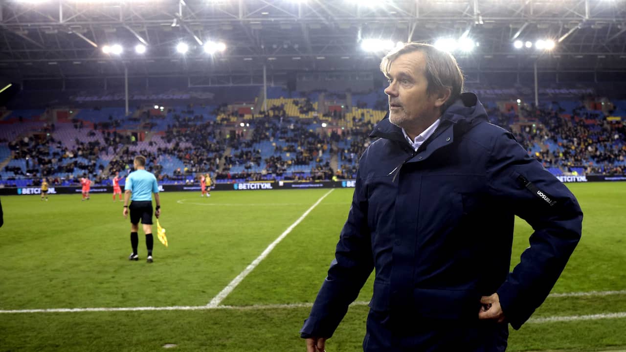 Phillip Cocu Resigns as Trainer of Vitesse: Eredivisie Update November 11, 2023