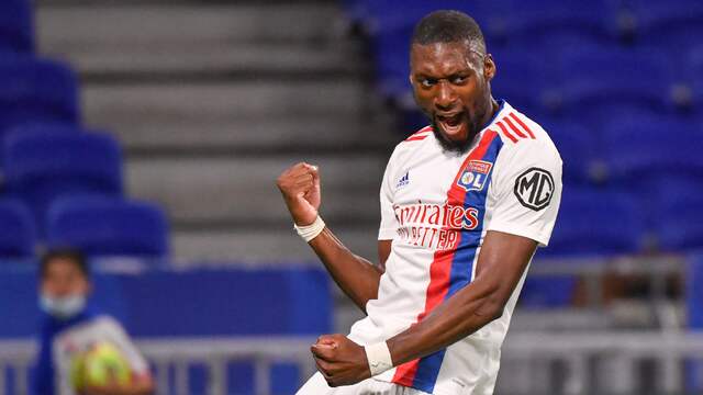 Karl Toko Ekambi leidde Olympique Lyon met twee treffers naar een oefenzege op Wolfsburg.